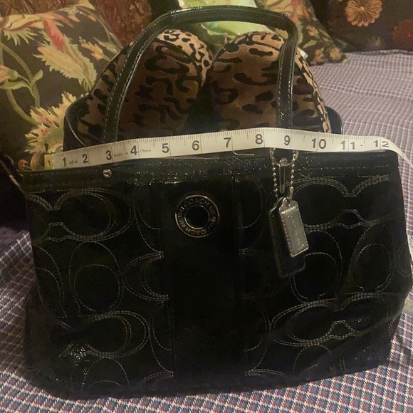 Coach bag larger practically brand new for you - Picture 2 of 9